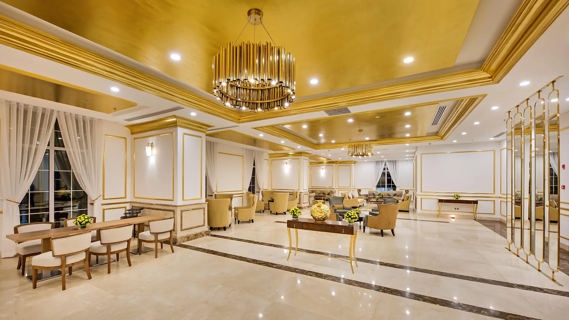 Hotel Wyndham Danang Golden Bay 5*, Đà Nẵng