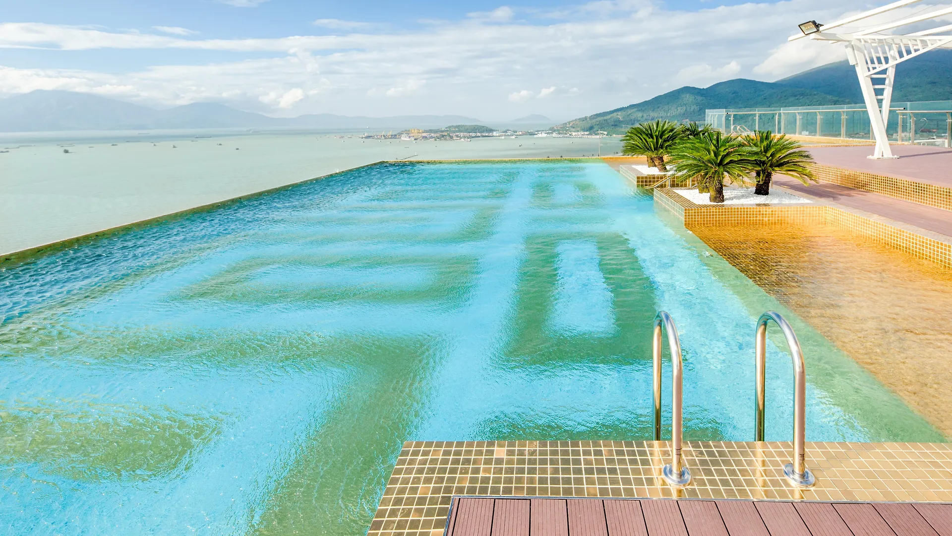 Hotel Wyndham Danang Golden Bay