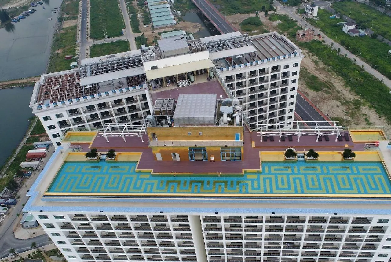 Wyndham Danang Golden Bay Hotel