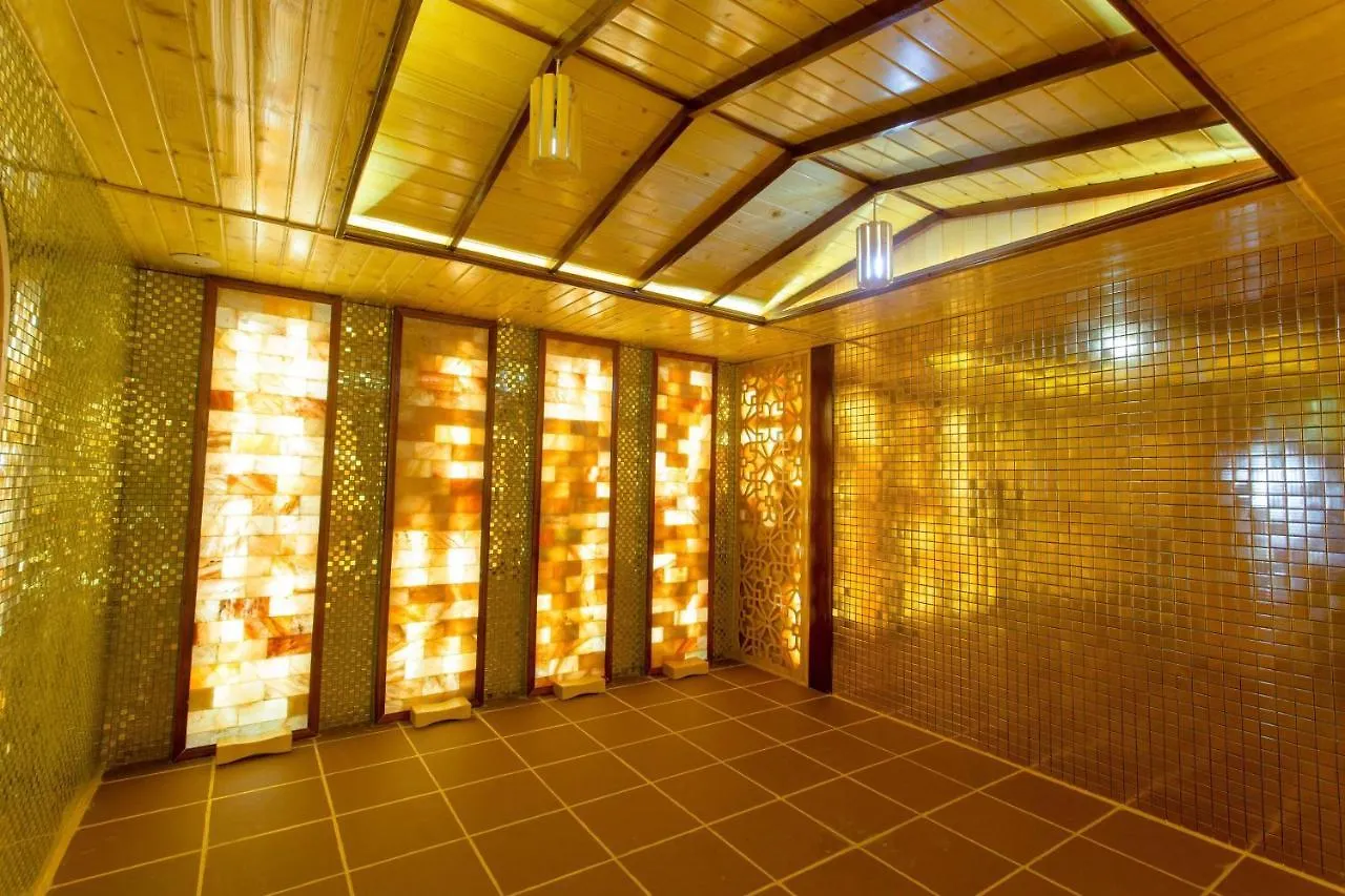 Wyndham Danang Golden Bay Hotel