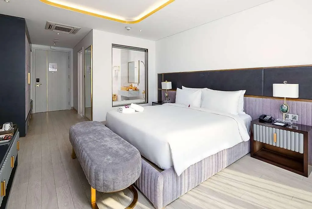 Wyndham Danang Golden Bay Hotel